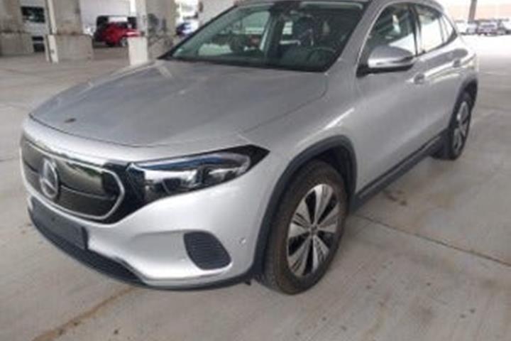 Sølv Mercedes EQA300 fra 2023