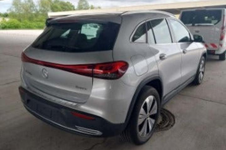 Sølv Mercedes EQA300 fra 2023