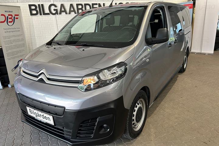 Grå Citroën ë-SpaceTourer fra 2024 set udefra