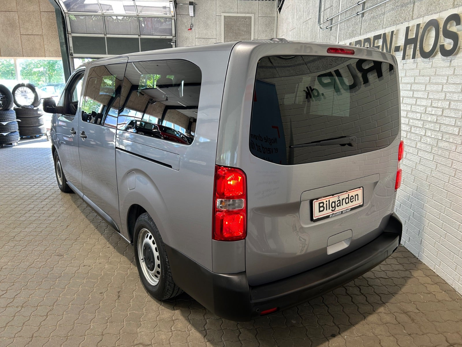 Grå Citroën ë-SpaceTourer fra 2024