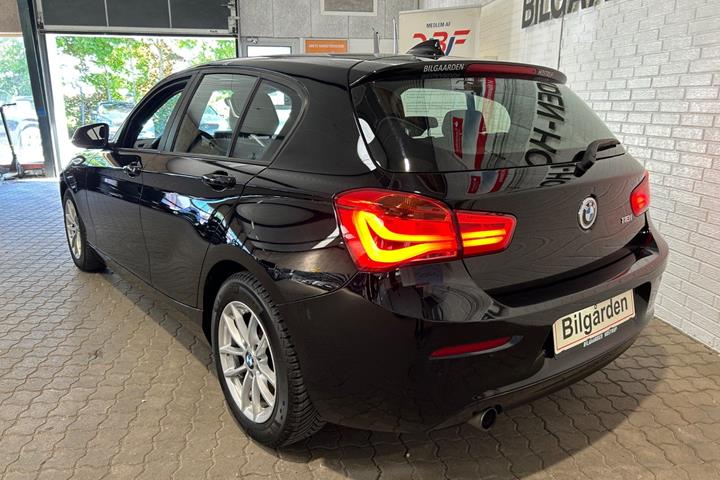 Sort BMW 118i fra 2017