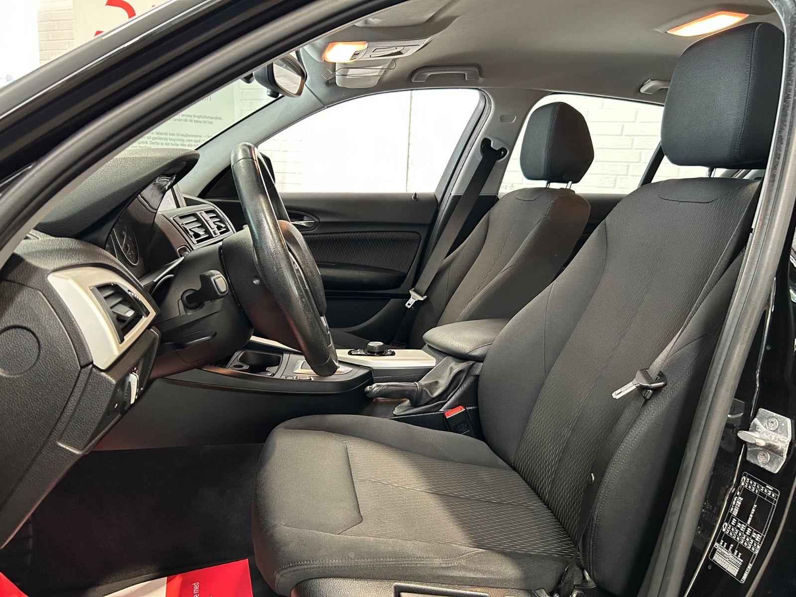 Sort BMW 118i fra 2017