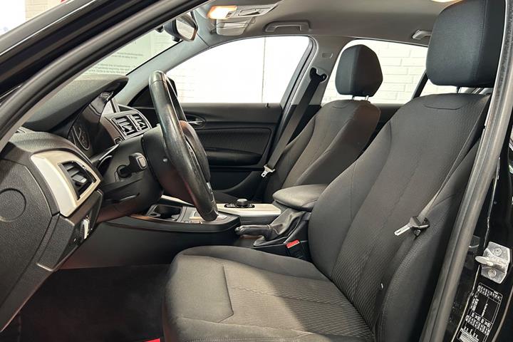 Sort BMW 118i fra 2017