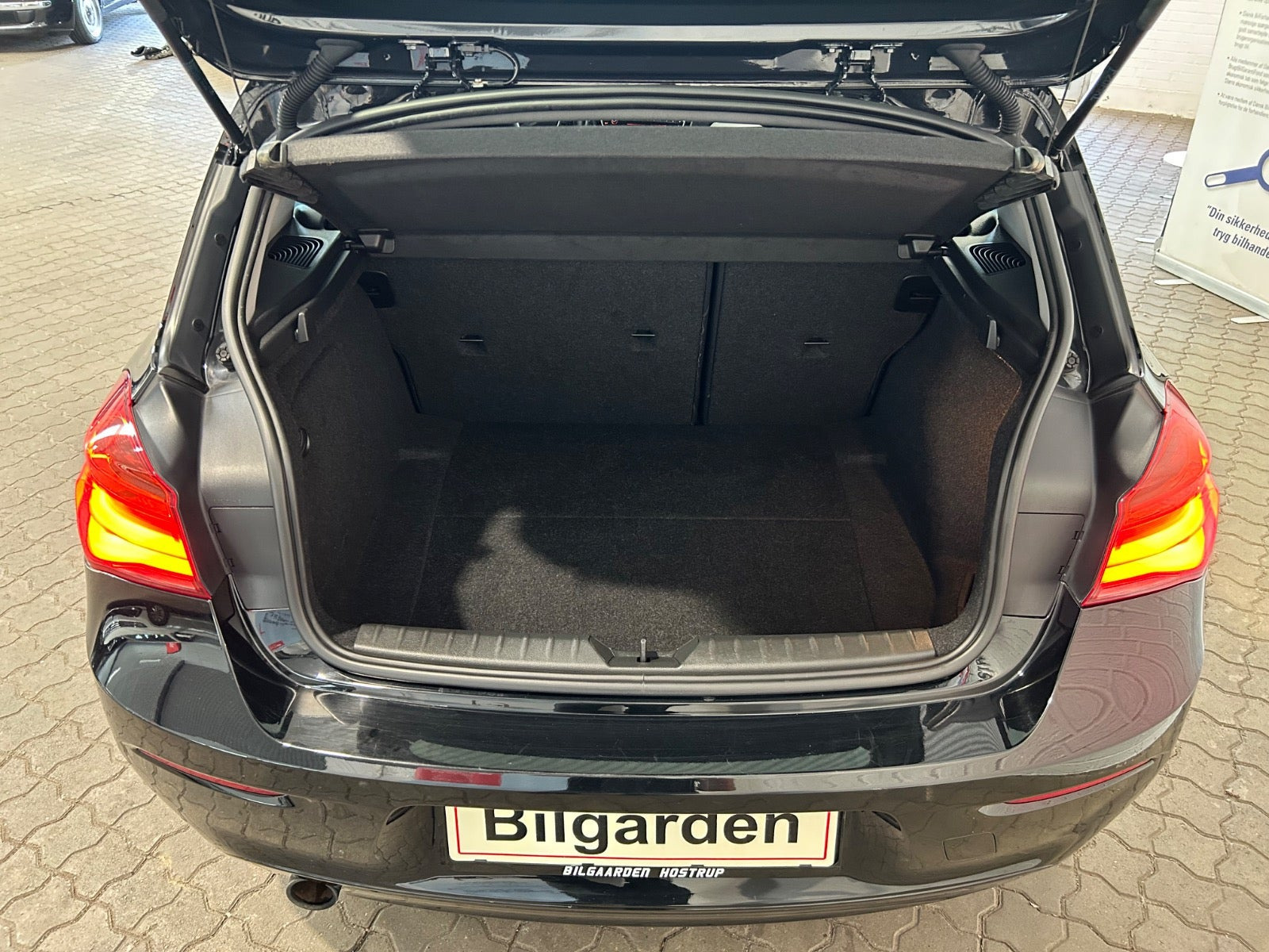 Sort BMW 118i fra 2017