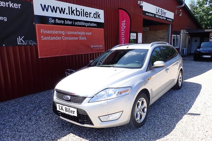 Sølv Ford Mondeo fra 2009 set udefra