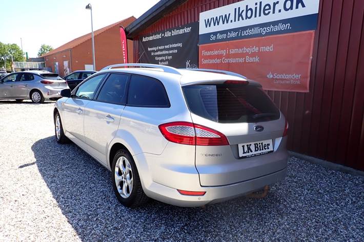 Sølv Ford Mondeo fra 2009