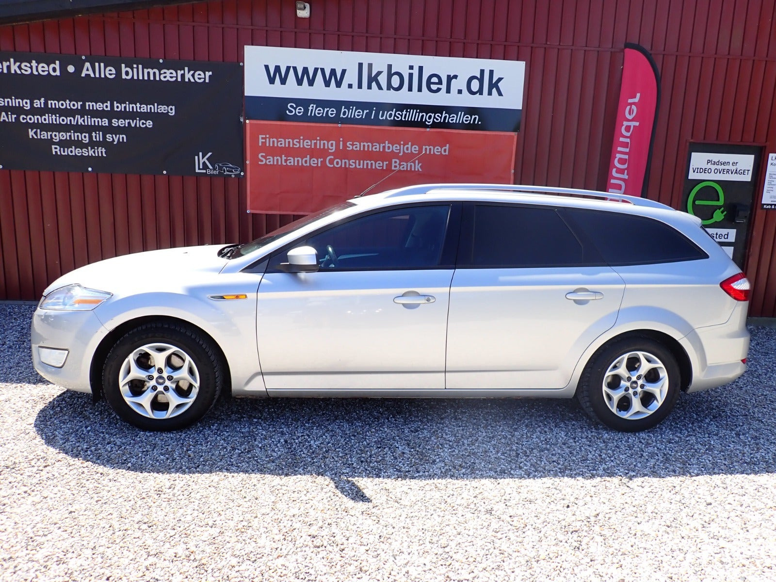 Sølv Ford Mondeo fra 2009
