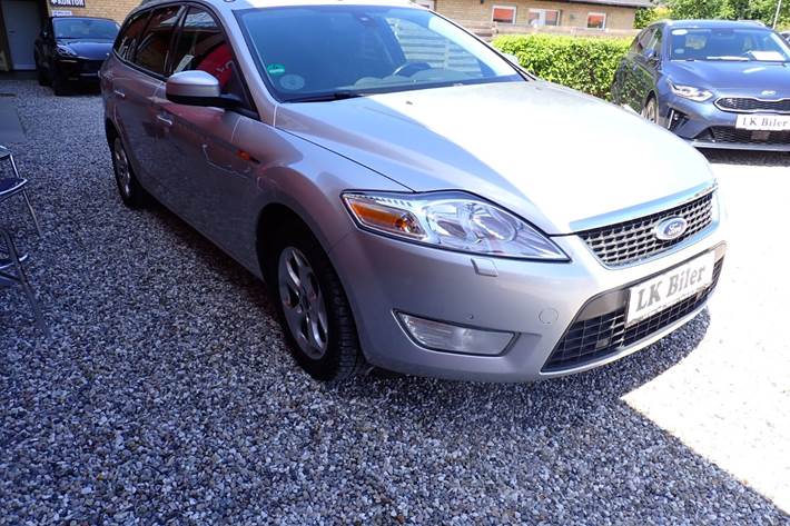 Sølv Ford Mondeo fra 2009