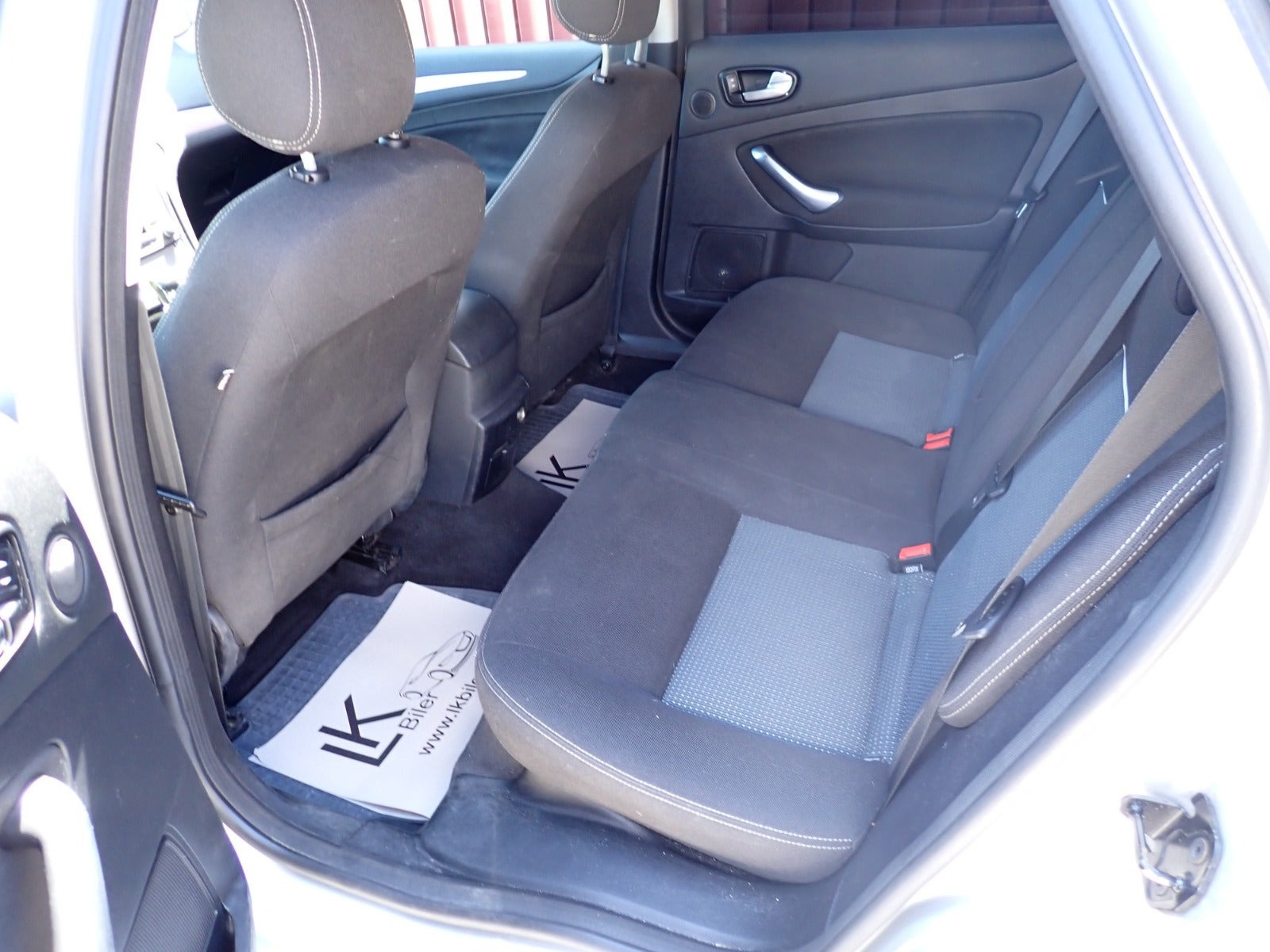 Sølv Ford Mondeo fra 2009
