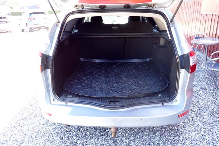 Sølv Ford Mondeo fra 2009