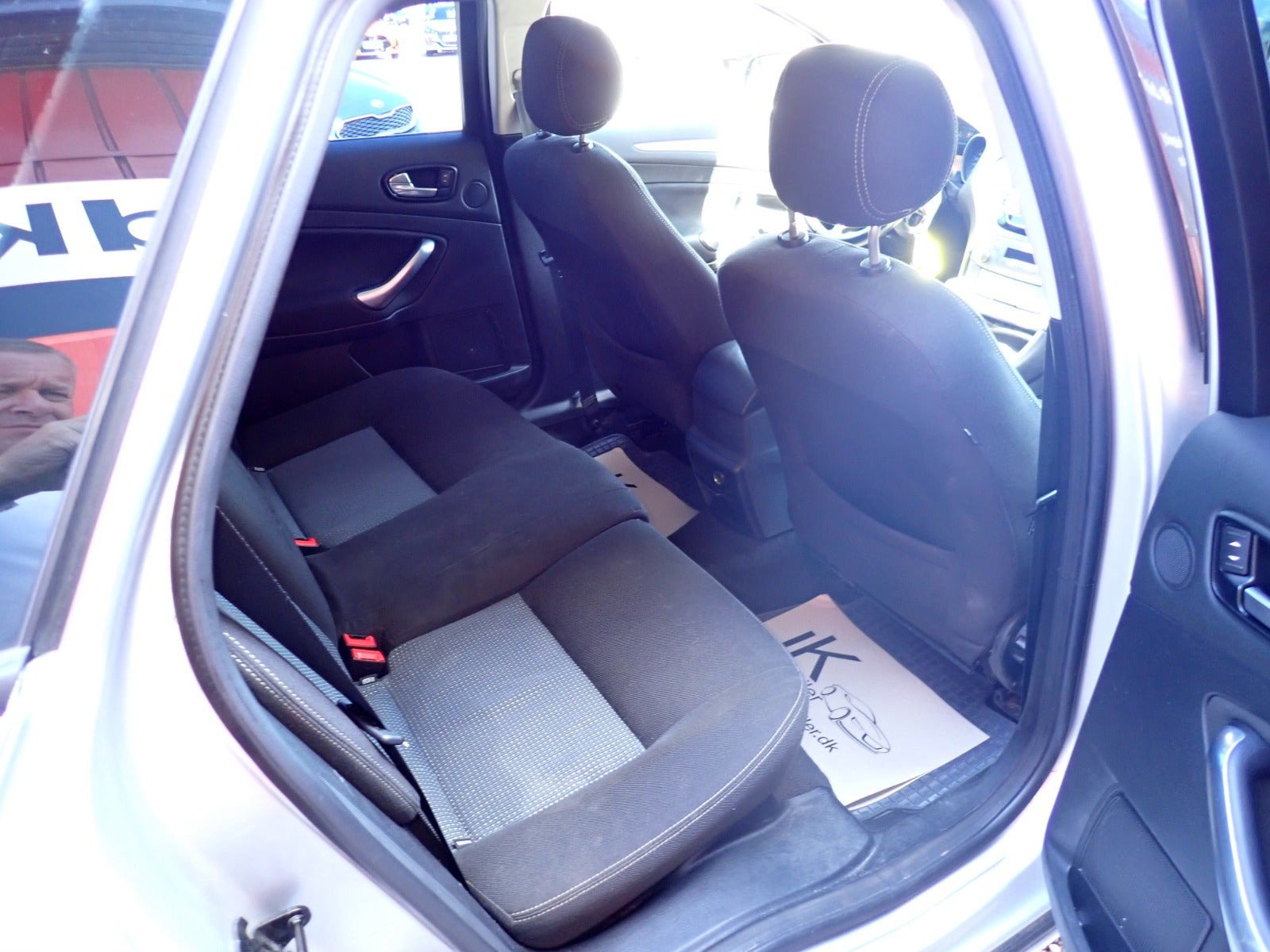 Sølv Ford Mondeo fra 2009