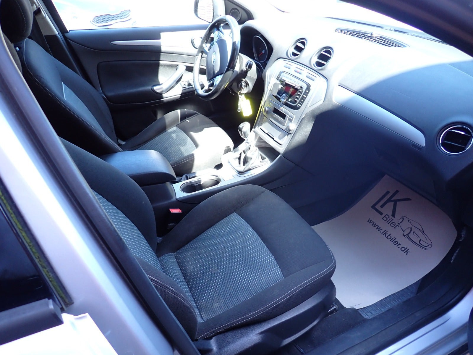 Sølv Ford Mondeo fra 2009