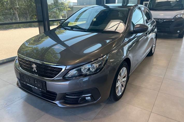 Grå Peugeot 308 fra 2019