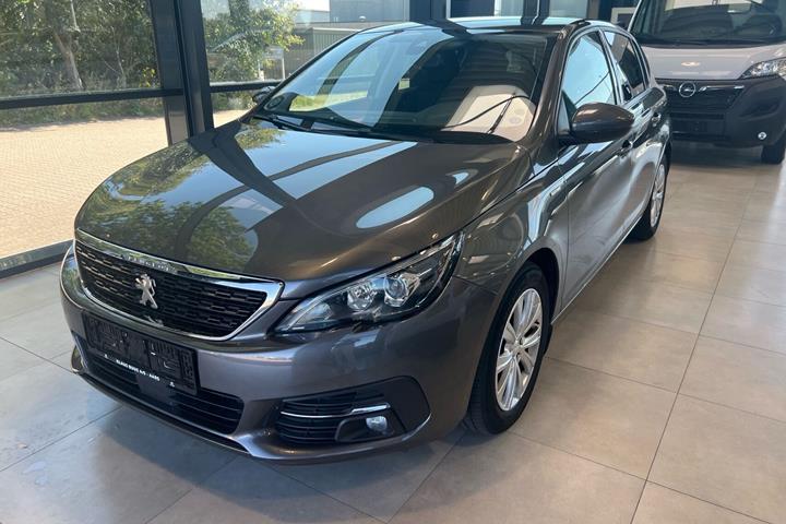 Grå Peugeot 308 fra 2019