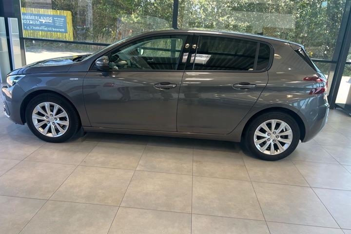 Grå Peugeot 308 fra 2019