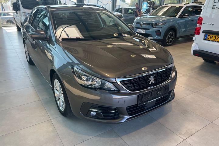 Grå Peugeot 308 fra 2019