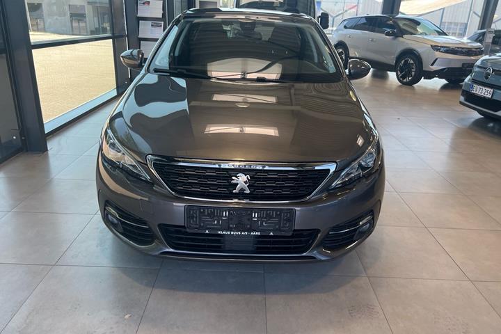 Grå Peugeot 308 fra 2019