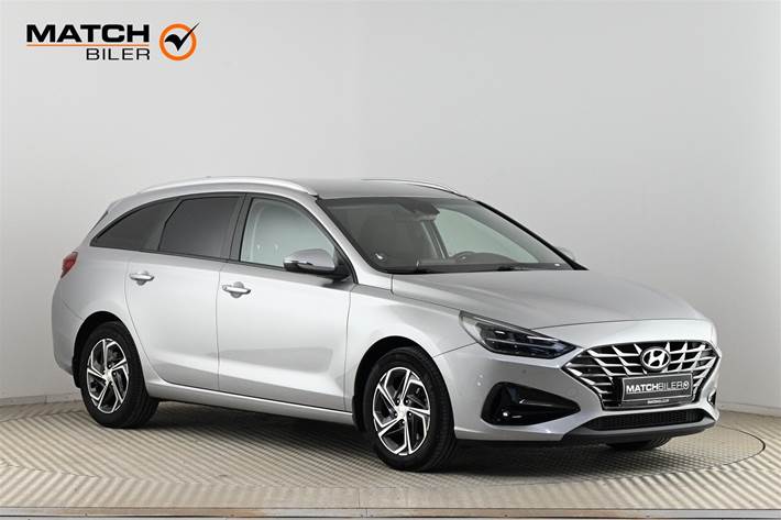 Sølv Hyundai i30 fra 2023