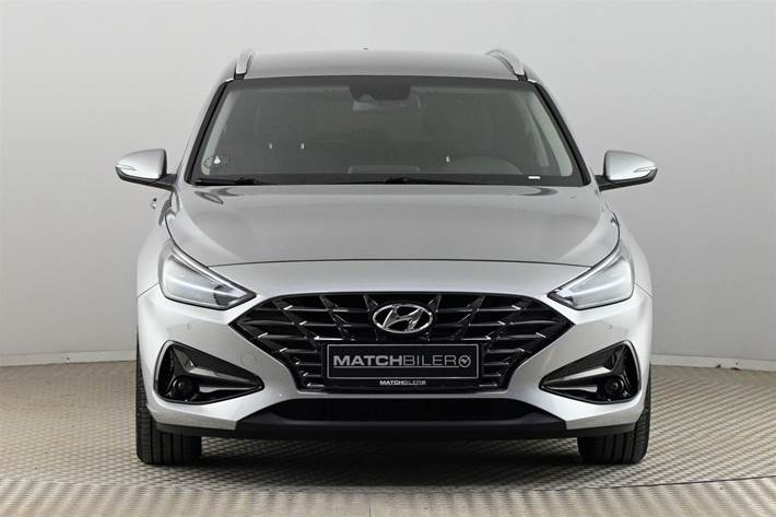 Sølv Hyundai i30 fra 2023