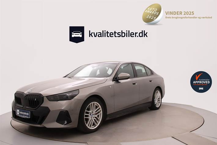 Grå BMW i5 fra 2024