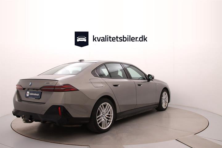 Grå BMW i5 fra 2024