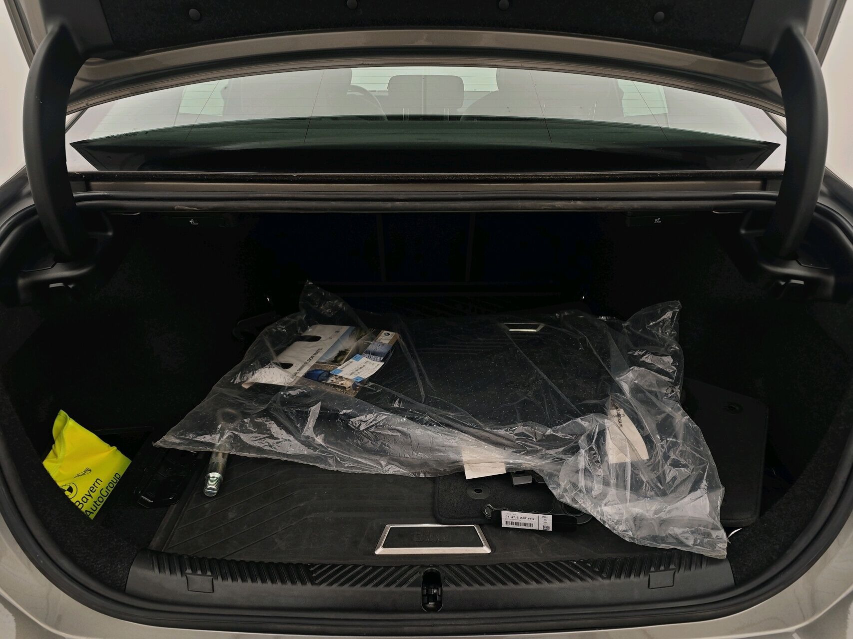 Grå BMW i5 fra 2024