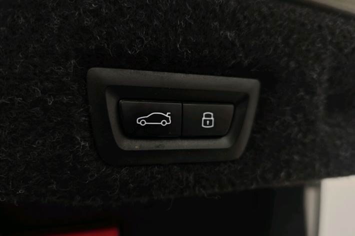 Grå BMW i5 fra 2024