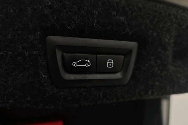 Grå BMW i5 fra 2024