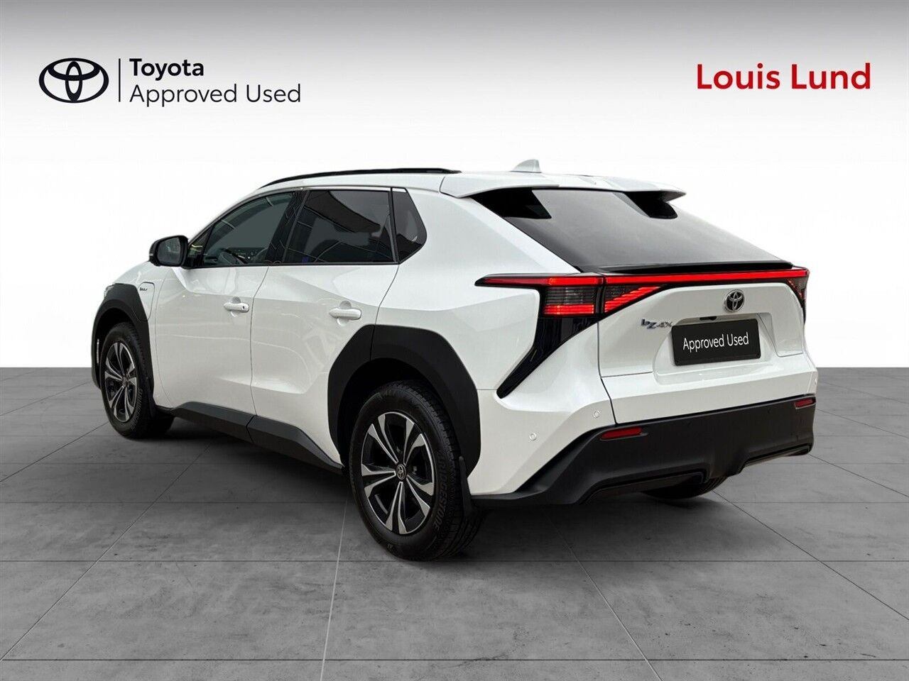 Hvid Toyota BZ4X fra 2025