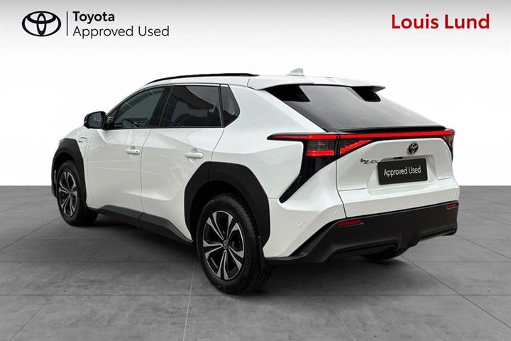 Hvid Toyota BZ4X fra 2025