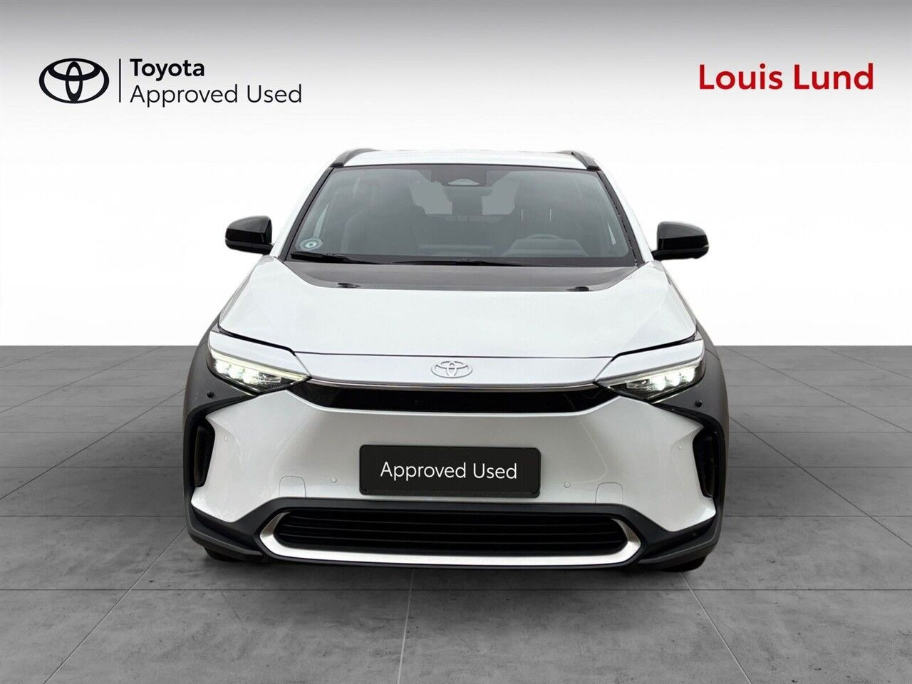 Hvid Toyota BZ4X fra 2025