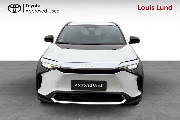 Hvid Toyota BZ4X fra 2025