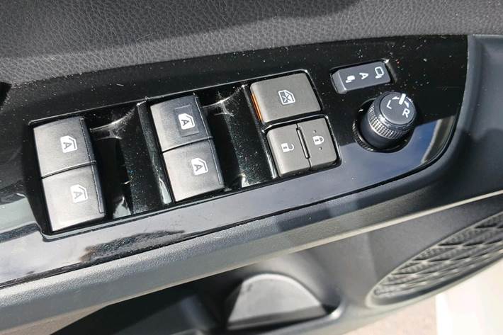 Hvid Toyota Prius Plug-in fra 2020