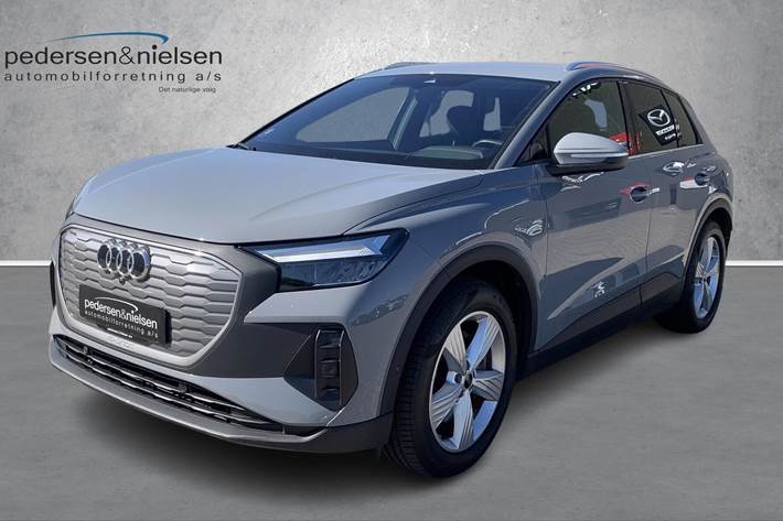 Grå Audi Q4 fra 2023