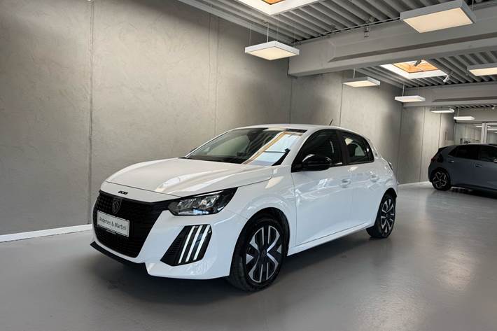 Hvid Peugeot e-208 fra 2024
