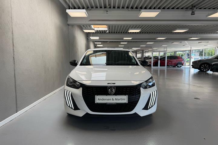 Hvid Peugeot e-208 fra 2024