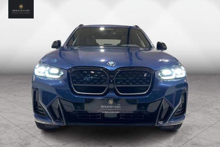 Blå BMW iX3 fra 2022