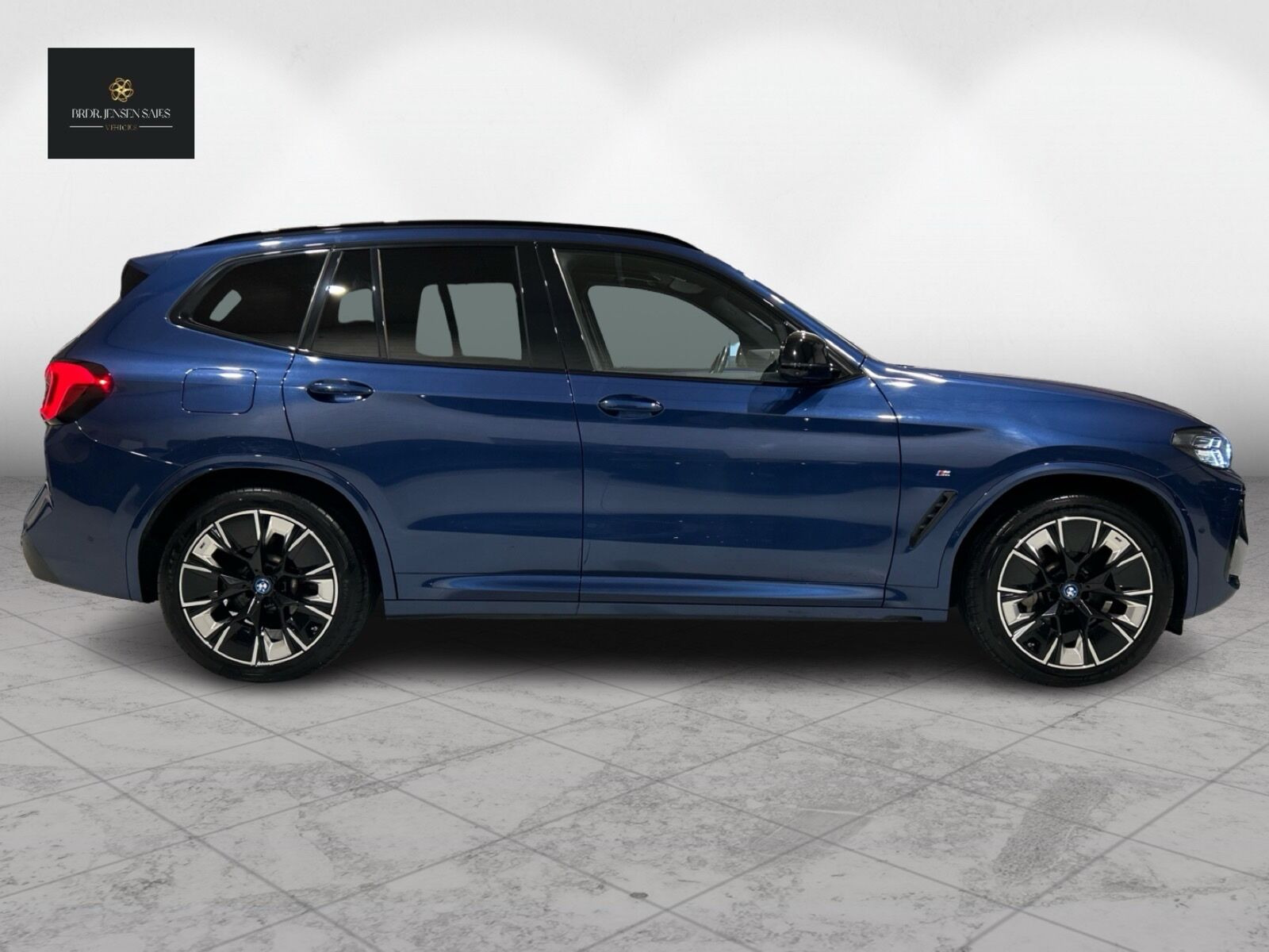 Blå BMW iX3 fra 2022