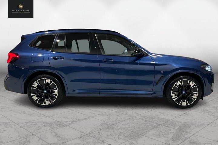 Blå BMW iX3 fra 2022