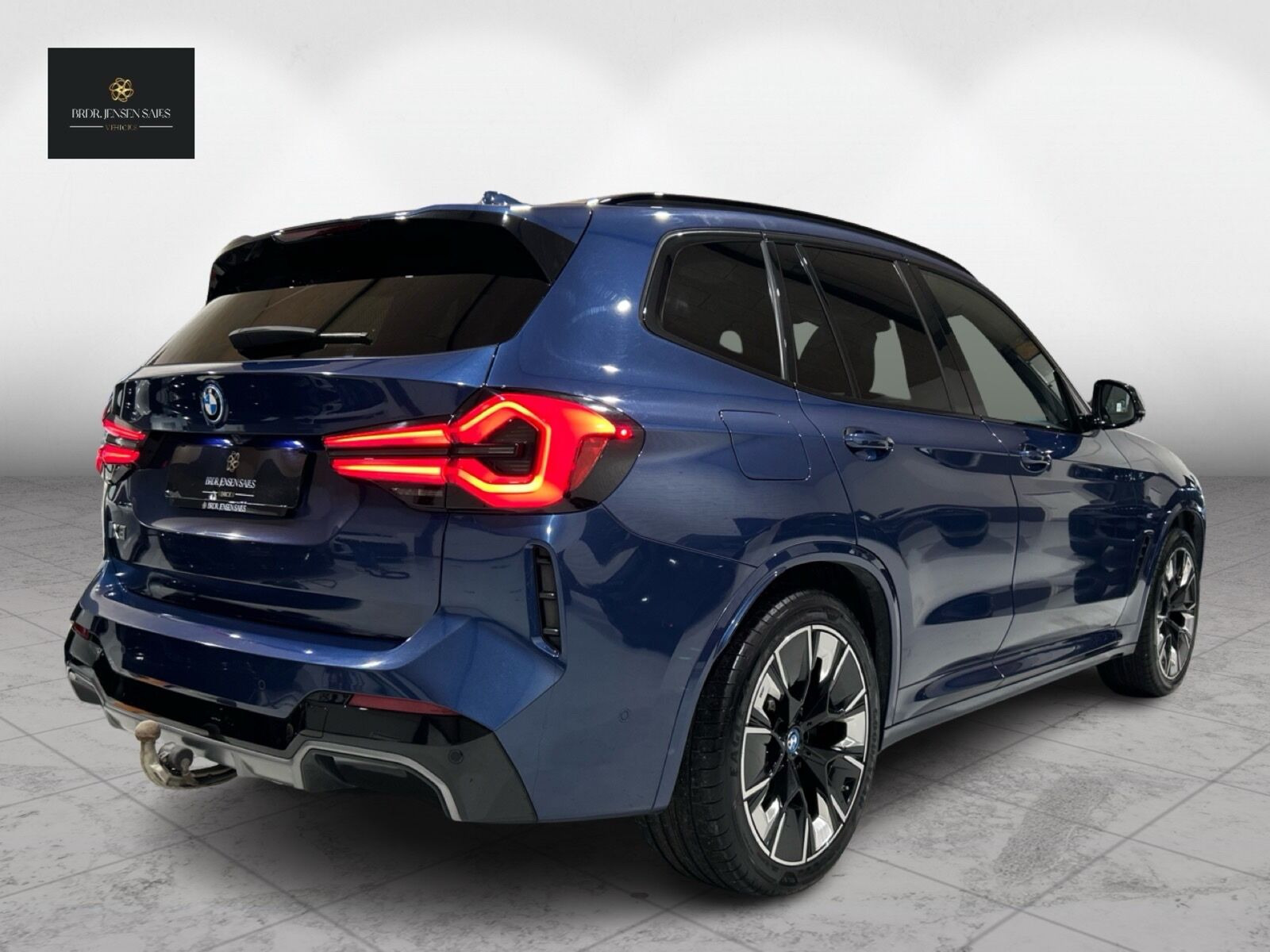 Blå BMW iX3 fra 2022