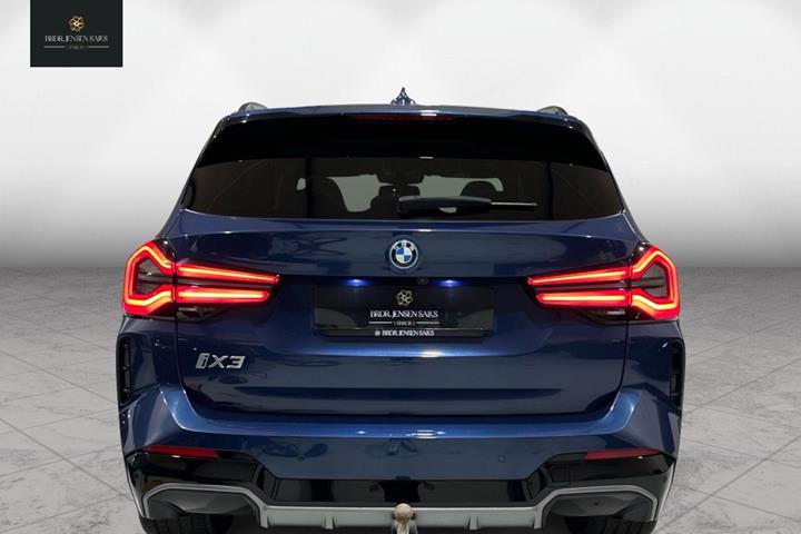 Blå BMW iX3 fra 2022