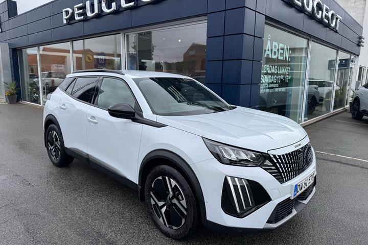 Hvid Peugeot 2008 fra 2023 set udefra