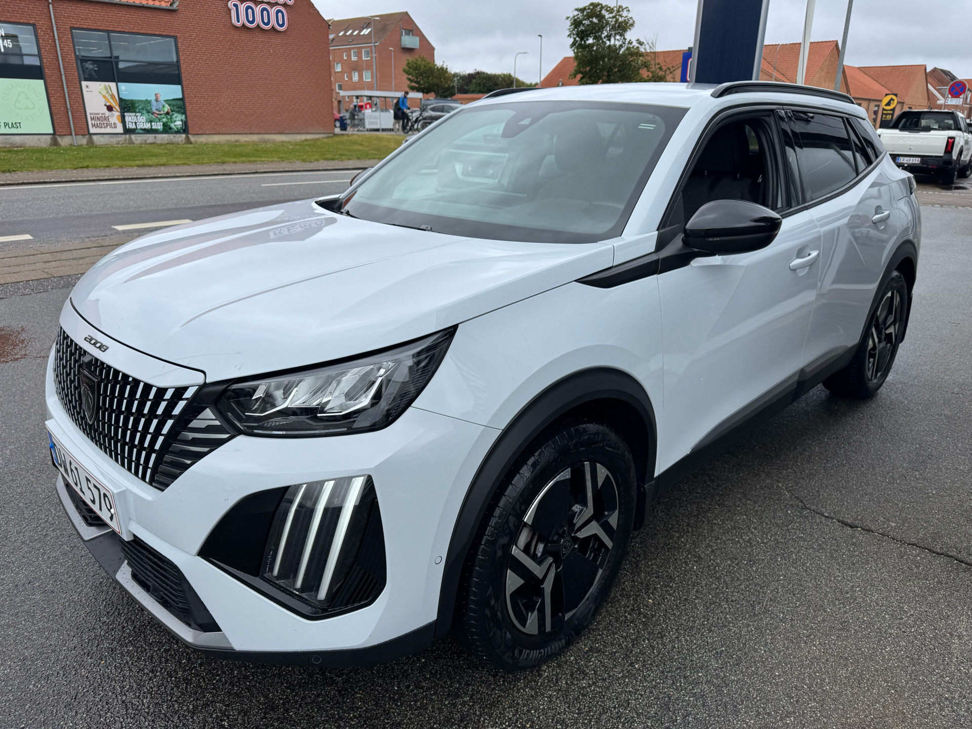 Hvid Peugeot 2008 fra 2023