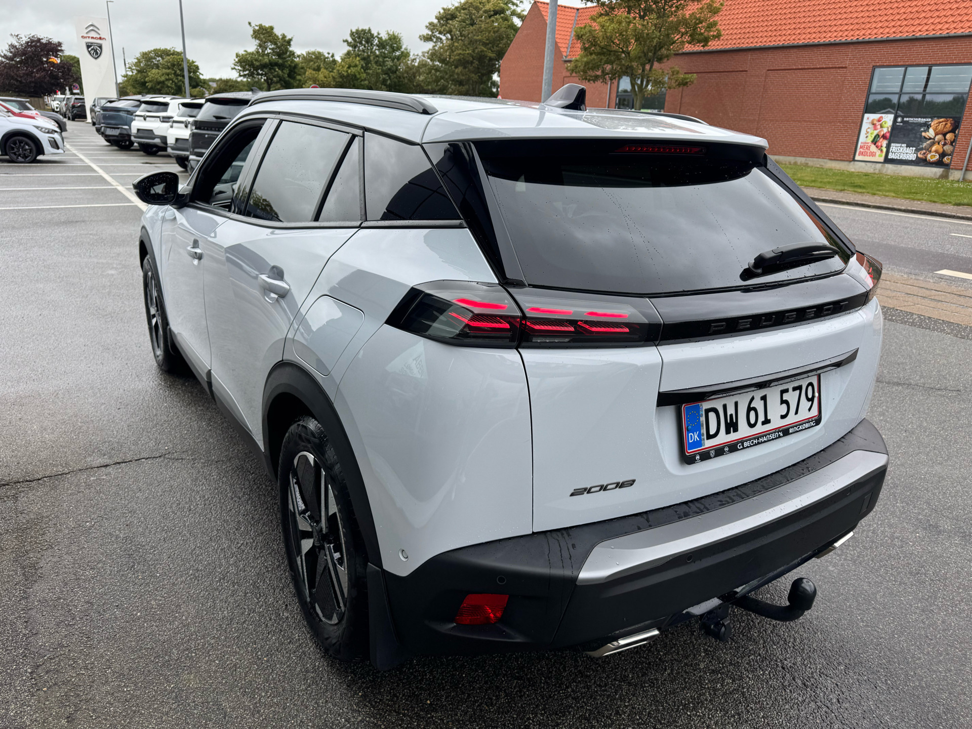 Hvid Peugeot 2008 fra 2023