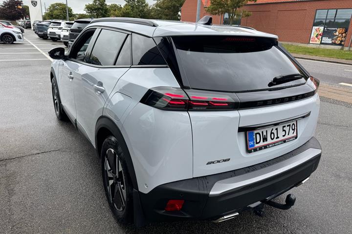Hvid Peugeot 2008 fra 2023
