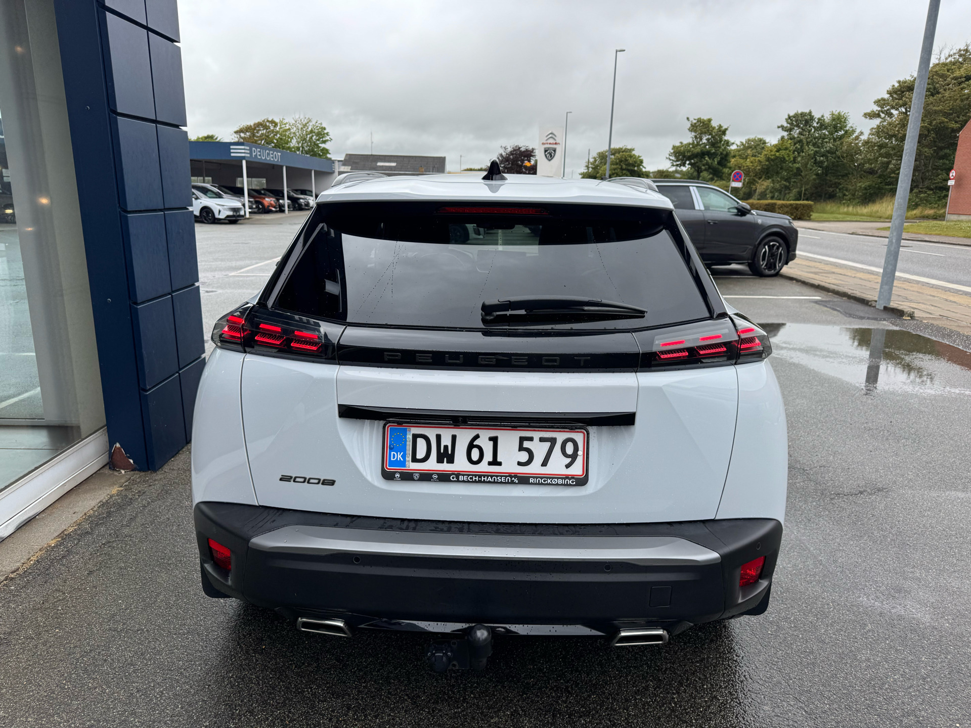 Hvid Peugeot 2008 fra 2023
