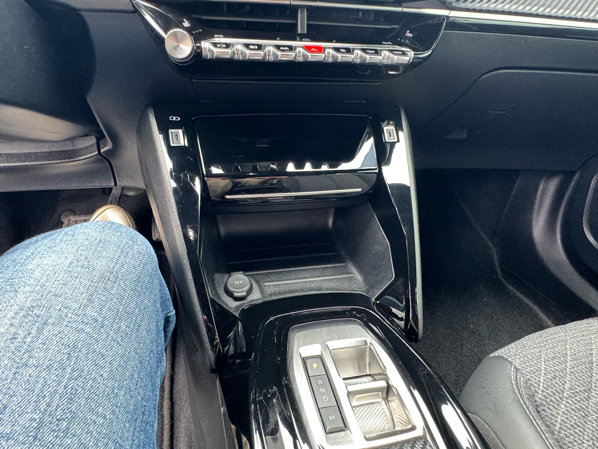Hvid Peugeot 2008 fra 2023