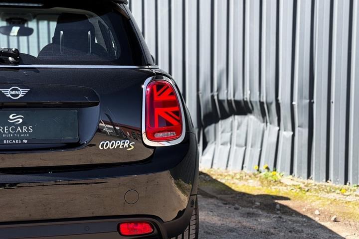 Sort Mini Cooper SE fra 2023
