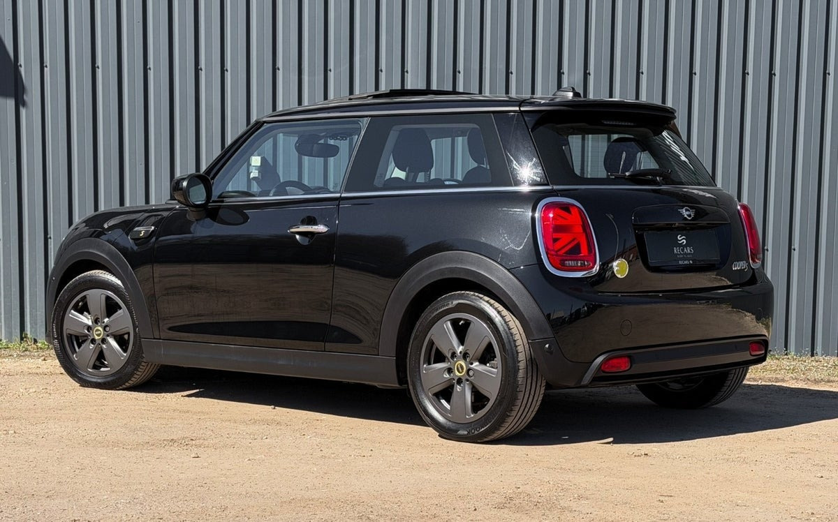 Sort Mini Cooper SE fra 2023