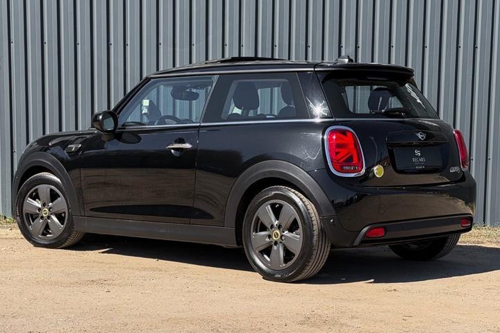 Sort Mini Cooper SE fra 2023
